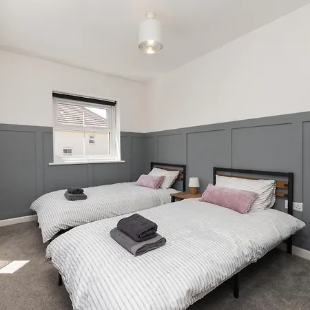 Large Modern Home, Free Parking, Families And Contractors Welcome Bristol