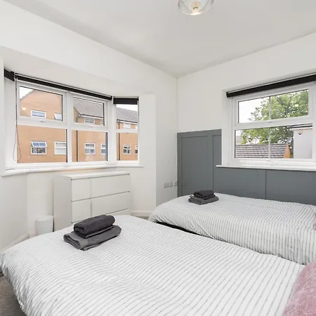 Hébergement de vacances Large Modern Home, Free Parking, Families And Contractors Welcome *