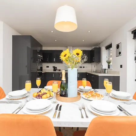 Large Modern Home, Free Parking, Families And Contractors Welcome Hébergement de vacances *