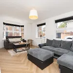 Large Modern Home, Free Parking, Families And Contractors Welcome 펜션