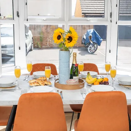 Large Modern Home, Free Parking, Families And Contractors Welcome