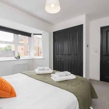 Large Modern Home, Free Parking, Families And Contractors Welcome Nyaraló Bristol