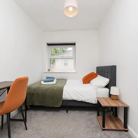 Large Modern Home, Free Parking, Families And Contractors Welcome Бристоль