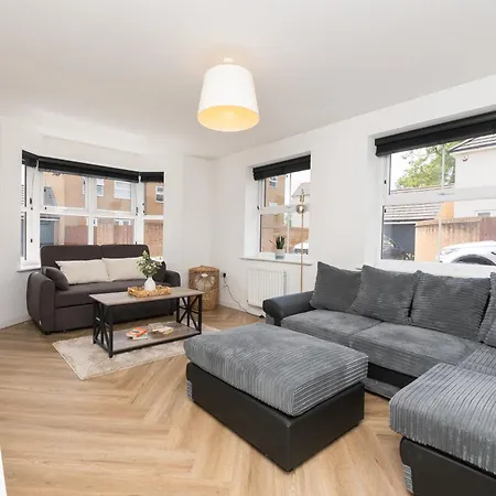 Large Modern Home, Free Parking, Families And Contractors Welcome Holiday home