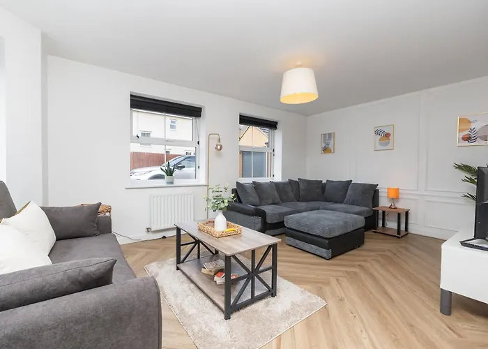 Large Modern Home, Free Parking, Families And Contractors Welcome * Bristol