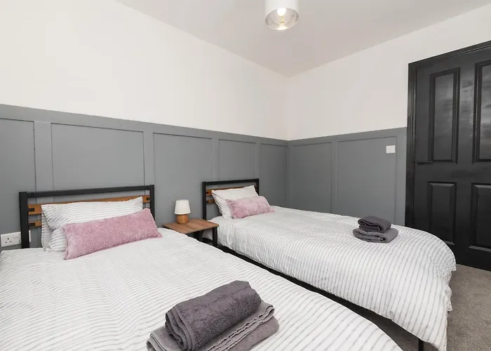 Feriehus Large Modern Home, Free Parking, Families And Contractors Welcome *