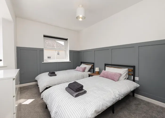 Large Modern Home, Free Parking, Families And Contractors Welcome Bristol