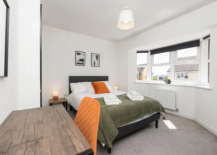 Nyaraló Large Modern Home, Free Parking, Families And Contractors Welcome