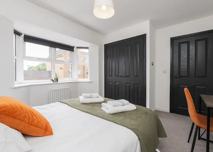 Large Modern Home, Free Parking, Families And Contractors Welcome Dom wakacyjny Bristol