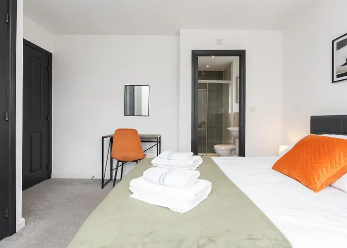 Large Modern Home, Free Parking, Families And Contractors Welcome Dom wakacyjny *