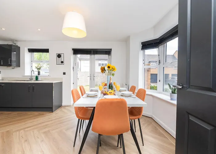 בית נופש Large Modern Home, Free Parking, Families And Contractors Welcome *