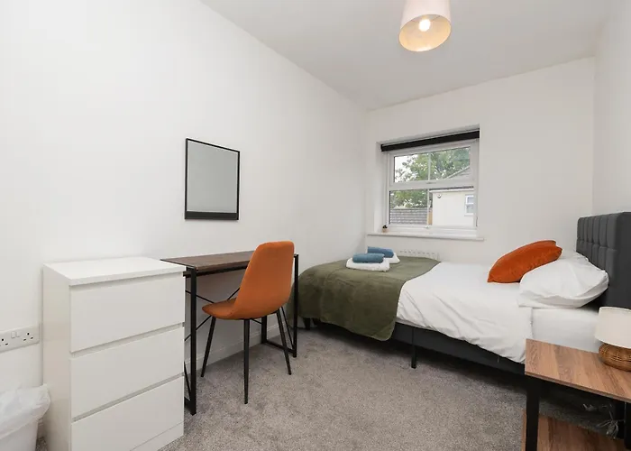 Large Modern Home, Free Parking, Families And Contractors Welcome Bristol