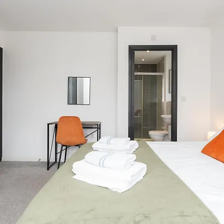 Large Modern Home, Free Parking, Families And Contractors Welcome Dom wakacyjny *