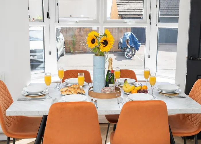 Large Modern Home, Free Parking, Families And Contractors Welcome