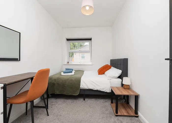 Large Modern Home, Free Parking, Families And Contractors Welcome Bristol