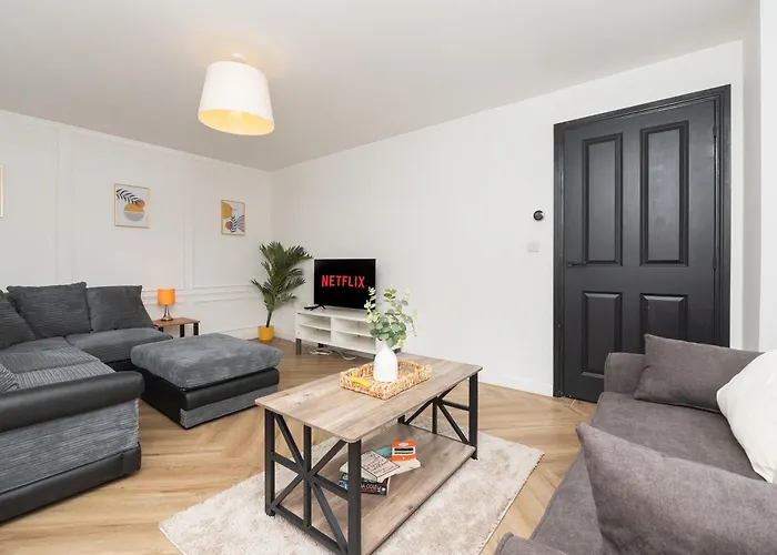 Large Modern Home, Free Parking, Families And Contractors Welcome Ferienhaus