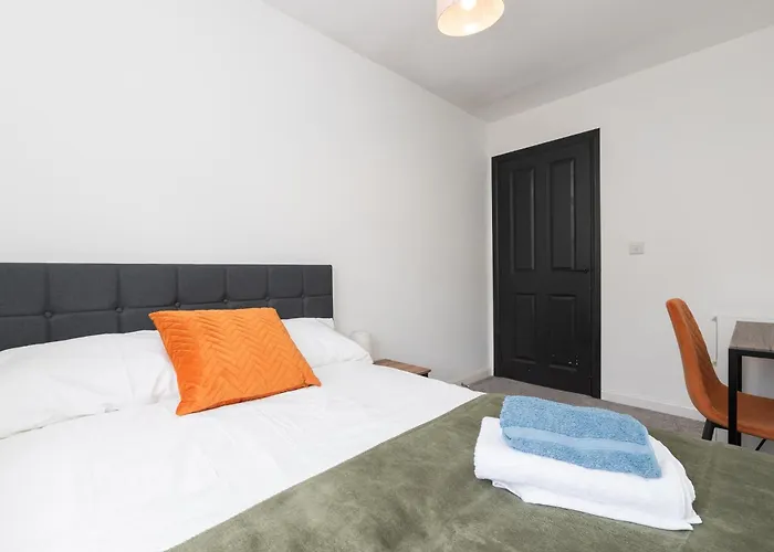 Large Modern Home, Free Parking, Families And Contractors Welcome Bristol